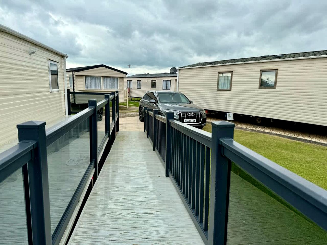 Spacious Pet-Friendly Caravan with Hot Tub & Easy Access in Lincolnshire, United Kingdom