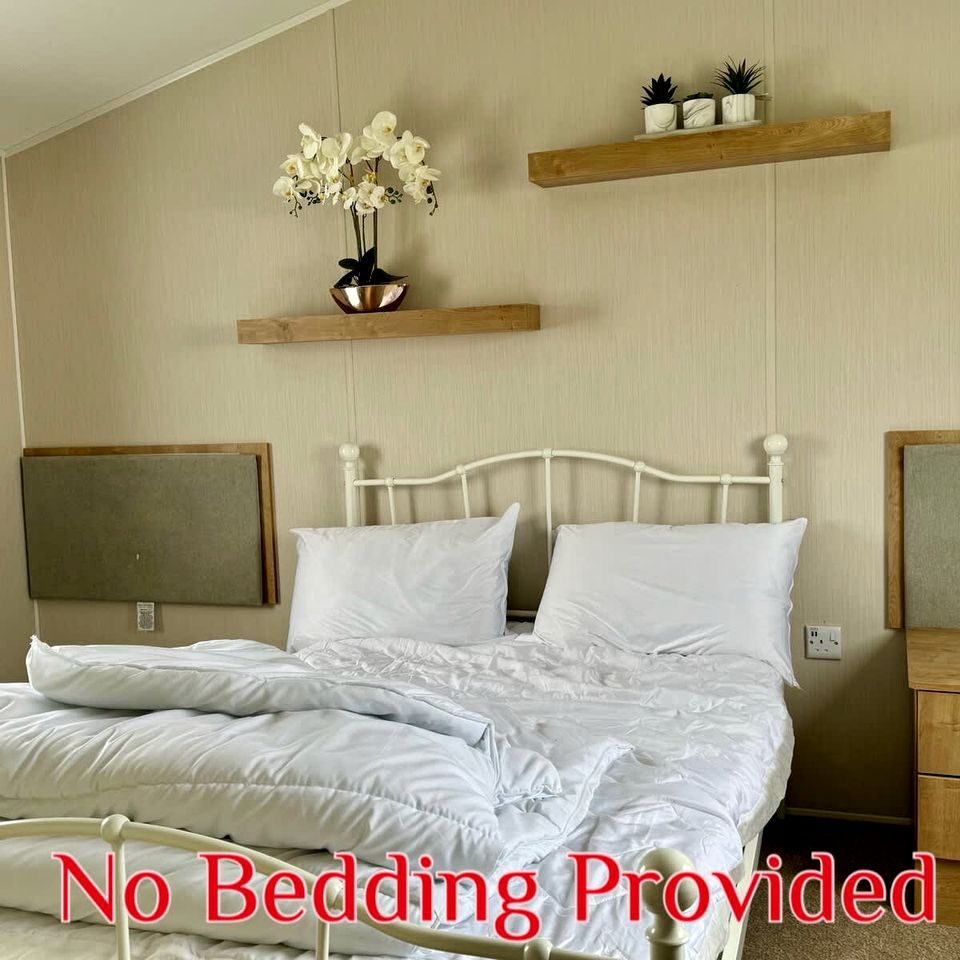 Spacious Pet-Friendly Caravan with Hot Tub & Easy Access in Lincolnshire, United Kingdom