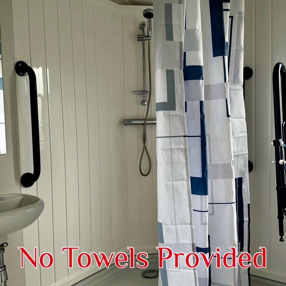 Spacious Pet-Friendly Caravan with Hot Tub & Easy Access in Lincolnshire, United Kingdom