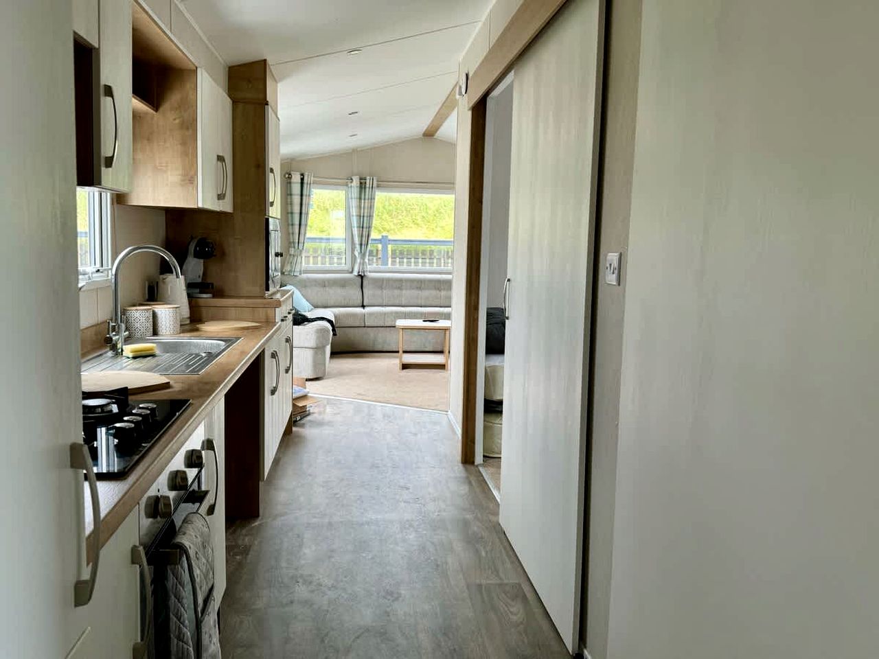 Spacious Pet-Friendly Caravan with Hot Tub & Easy Access in Lincolnshire, United Kingdom