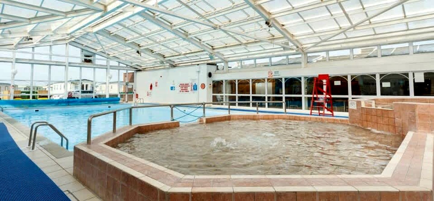 Modern Pet Friendly Caravan Escape with Smart TVs, WiFi & Easy Access in Lincolnshire, United Kingdom