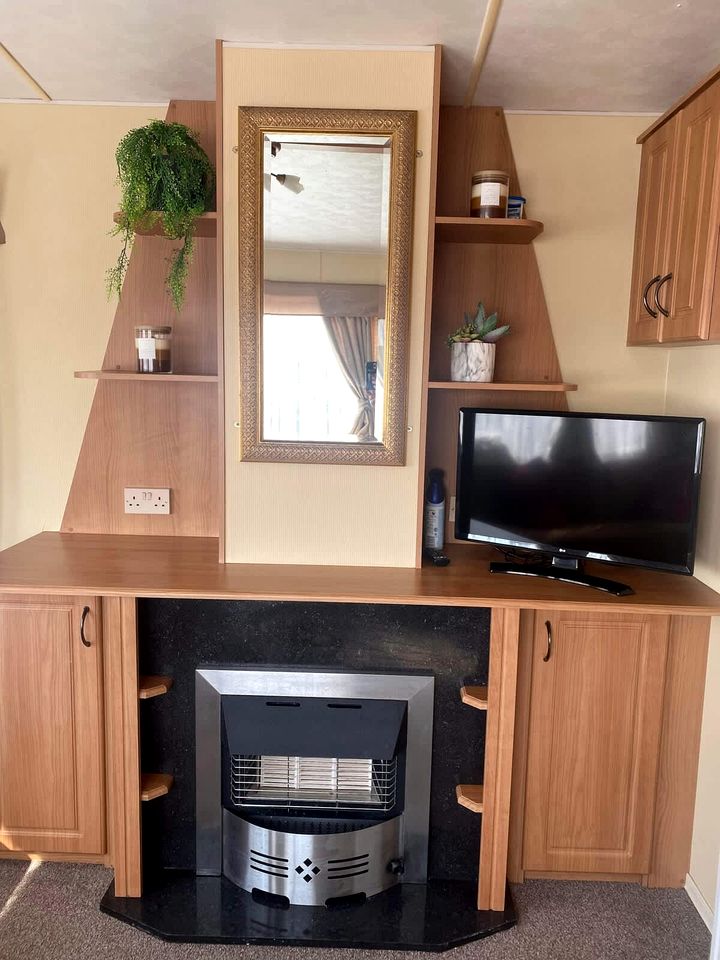 Modern Pet Friendly Caravan Escape with Smart TVs, WiFi & Easy Access in Lincolnshire, United Kingdom