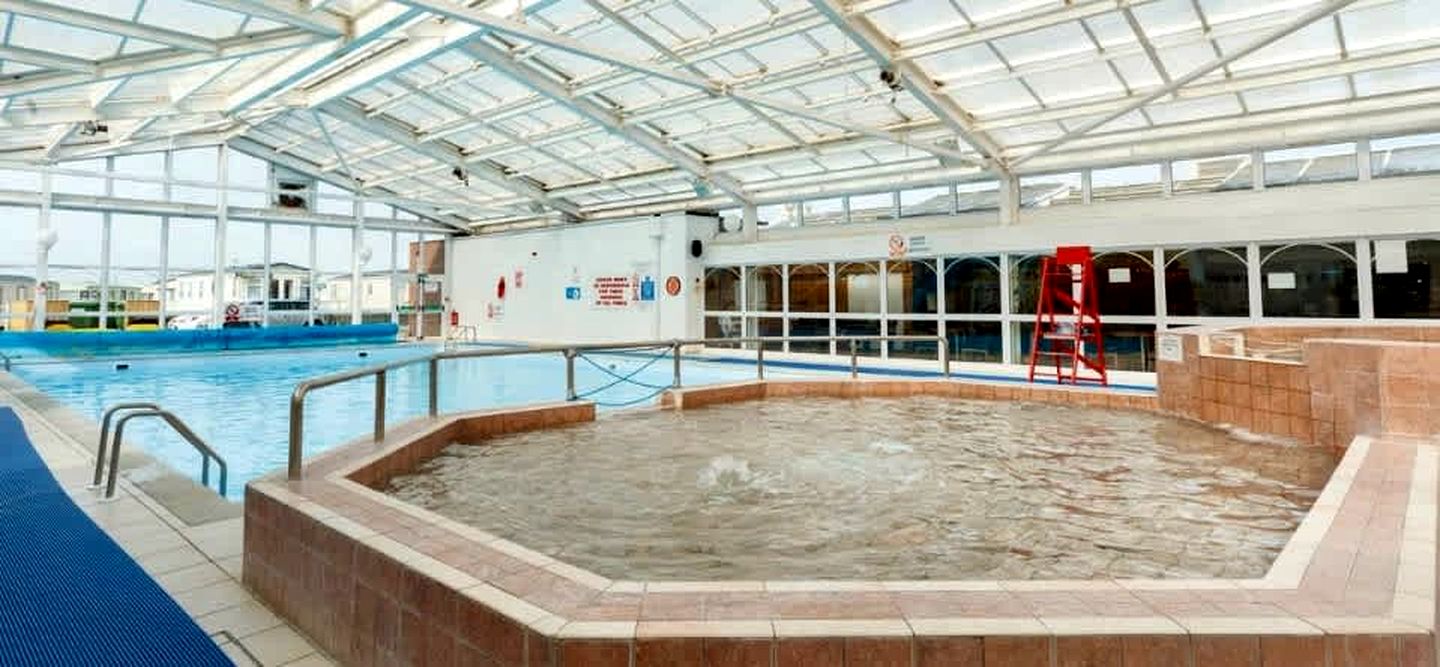 Relaxing Holiday Caravan with Sky Q, WiFi, Decking & Wheelchair Access in Lincolnshire, United Kingdom