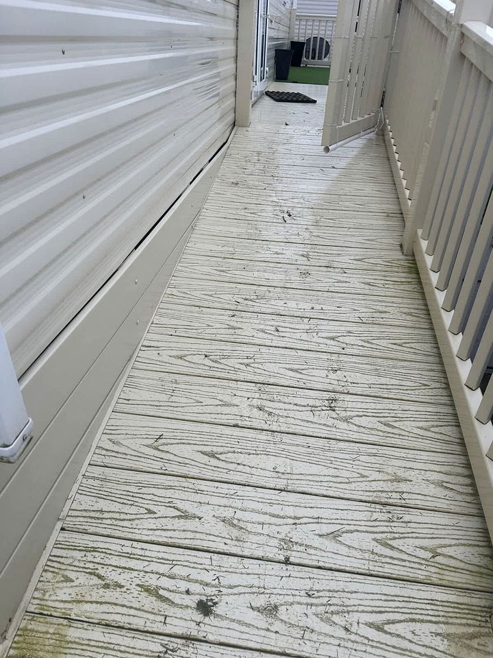 Relaxing Holiday Caravan with Sky Q, WiFi, Decking & Wheelchair Access in Lincolnshire, United Kingdom