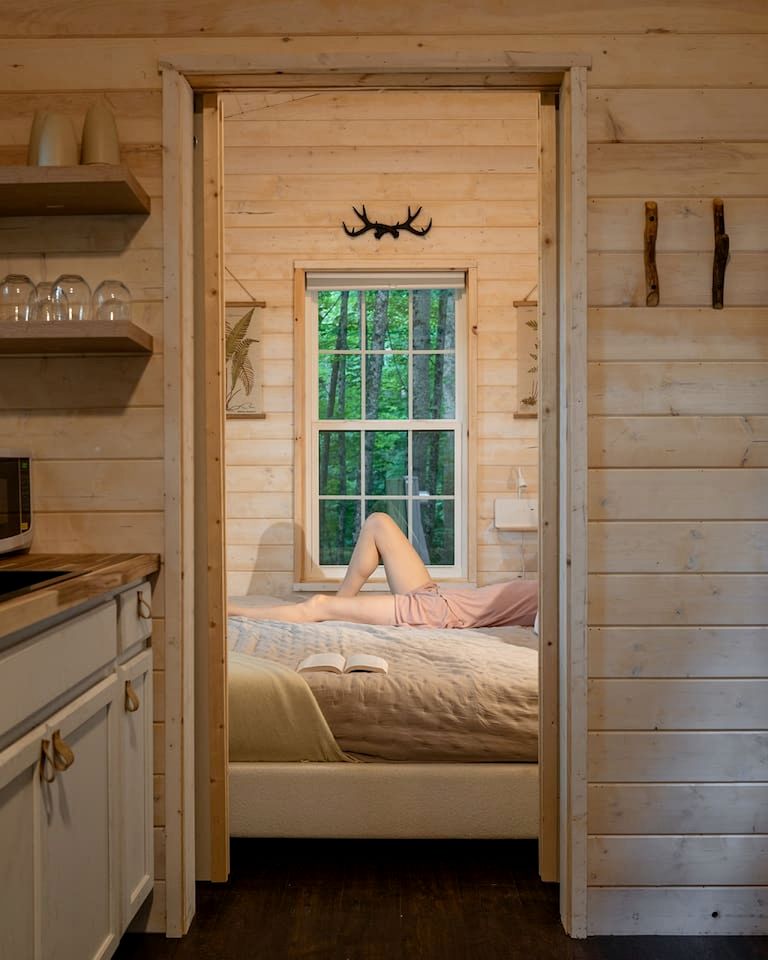 Breathtaking Secluded Tiny House with Fire Pit in Sylva, North Carolina