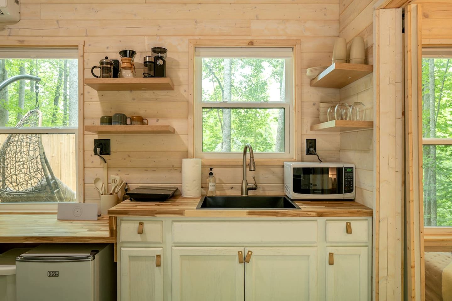 Breathtaking Secluded Tiny House with Fire Pit in Sylva, North Carolina