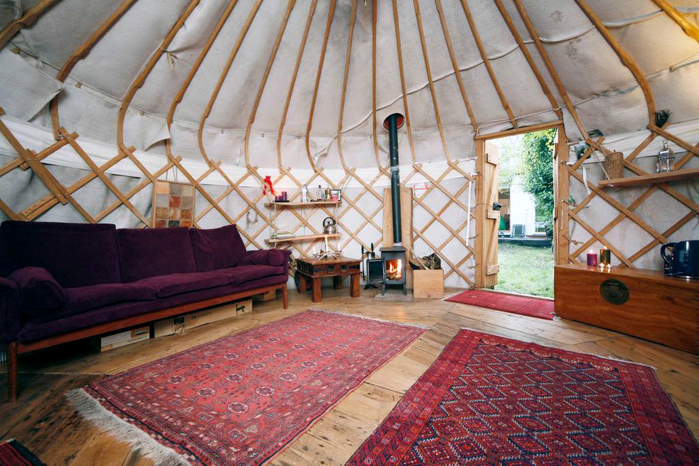 Peaceful Woodland Yurt Rental Close to the Underground and Central London, England