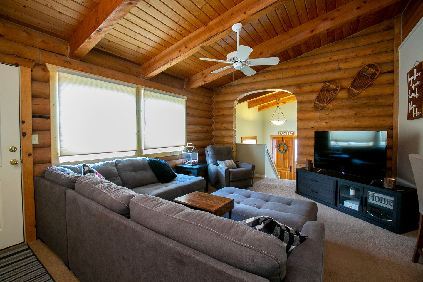 Idyllic Getaway Cabin for Families with Home Theater, Ping Pong, and Video Games in Nederland, Colorado