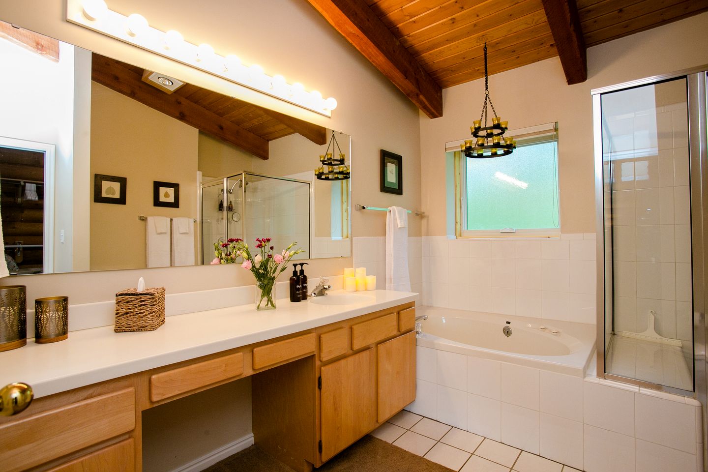 Idyllic Getaway Cabin for Families with Home Theater, Ping Pong, and Video Games in Nederland, Colorado