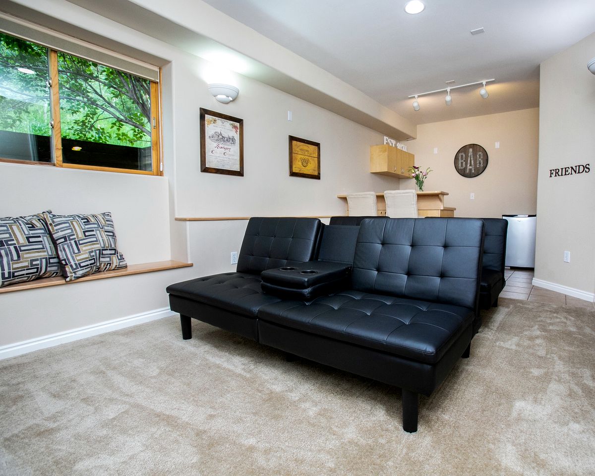 Idyllic Getaway Cabin for Families with Home Theater, Ping Pong, and Video Games in Nederland, Colorado