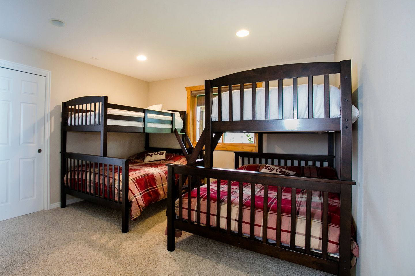 Idyllic Getaway Cabin for Families with Home Theater, Ping Pong, and Video Games in Nederland, Colorado