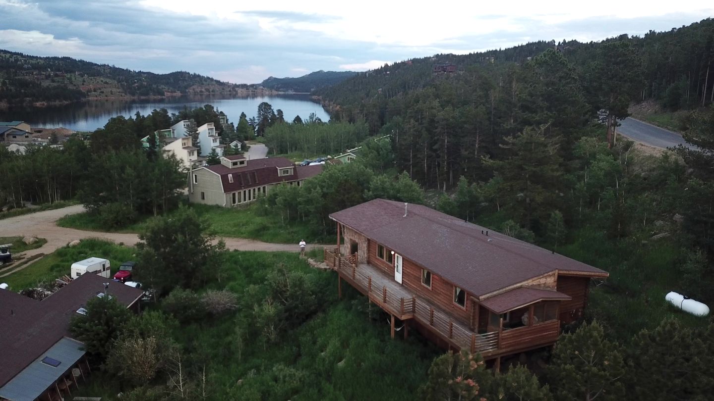 Idyllic Getaway Cabin for Families with Home Theater, Ping Pong, and Video Games in Nederland, Colorado