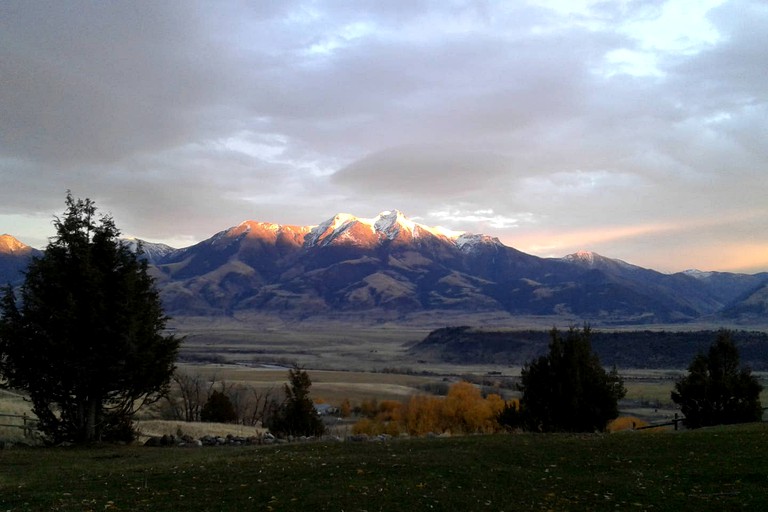 Cabins (Emigrant, Montana, United States)