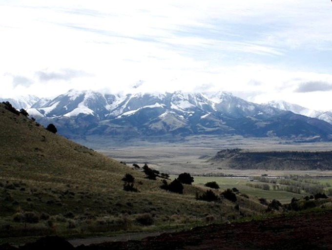 Cabins (Emigrant, Montana, United States)