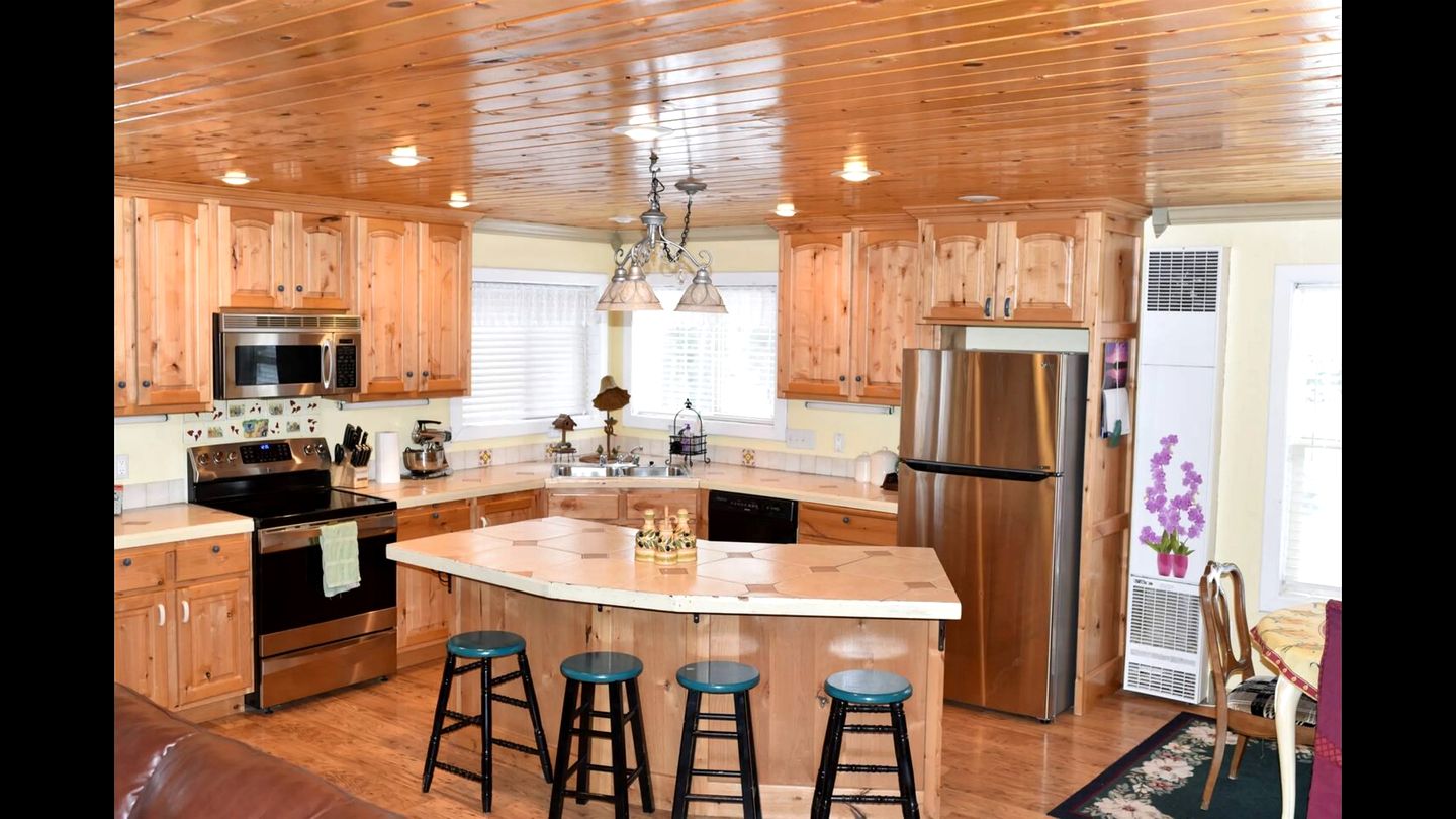 Peaceful Family-Friendly Cabin with Game Loft Near Old Faithful in Island Park, Idaho