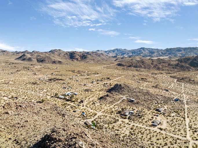 RU Neon Moon The Cosmic Experience w/ Pool & Spa, Vacation Rentals, Joshua Tree, United