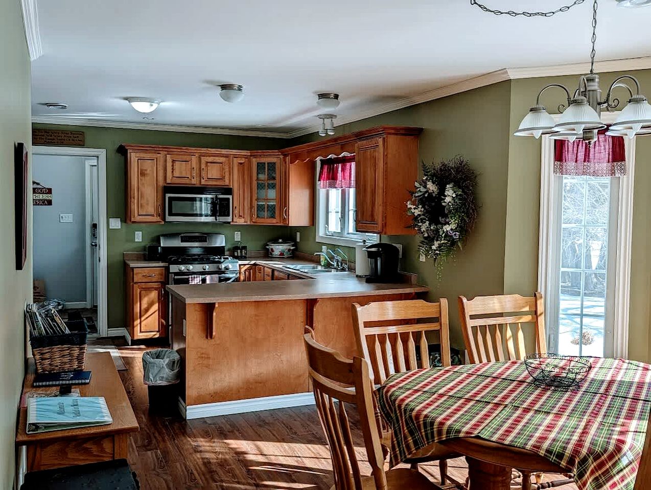 Spacious Ranch-Style Retreat with Private Deck, Nestled in Nature Near Acadia, Hancock Maine