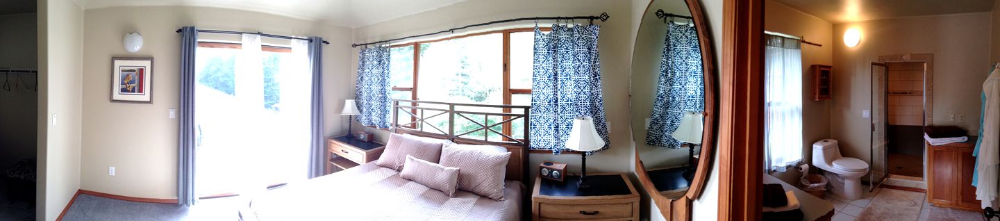 Inviting Cottage Rental with Private Deck near Bellingham, Washington