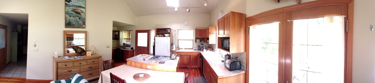 Inviting Cottage Rental with Private Deck near Bellingham, Washington