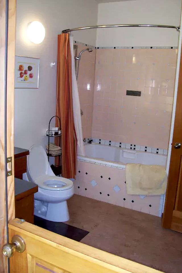 Charming Suite Rental with Deluxe Kitchen on Family Farm on Lummi Island