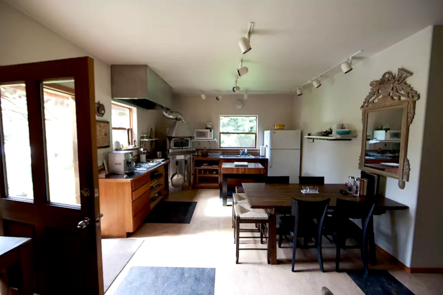 Charming Suite Rental with Deluxe Kitchen on Family Farm on Lummi Island