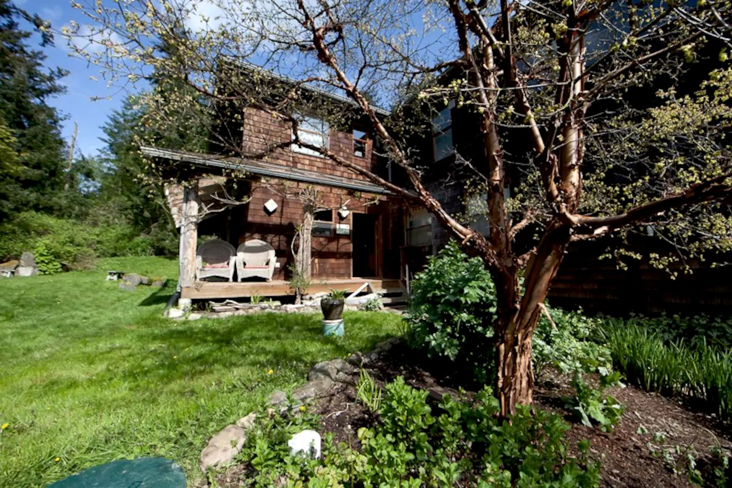 Charming Suite Rental with Deluxe Kitchen on Family Farm on Lummi Island