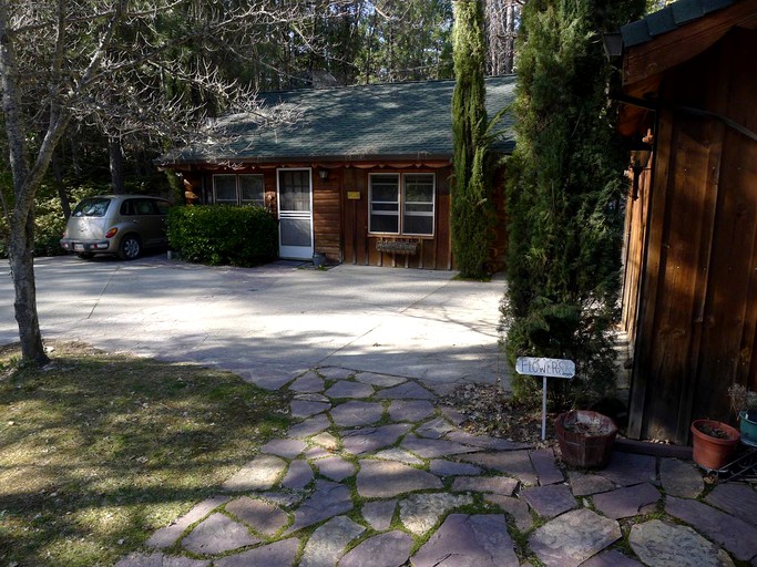 Log Cabins (Nevada City, California, United States)