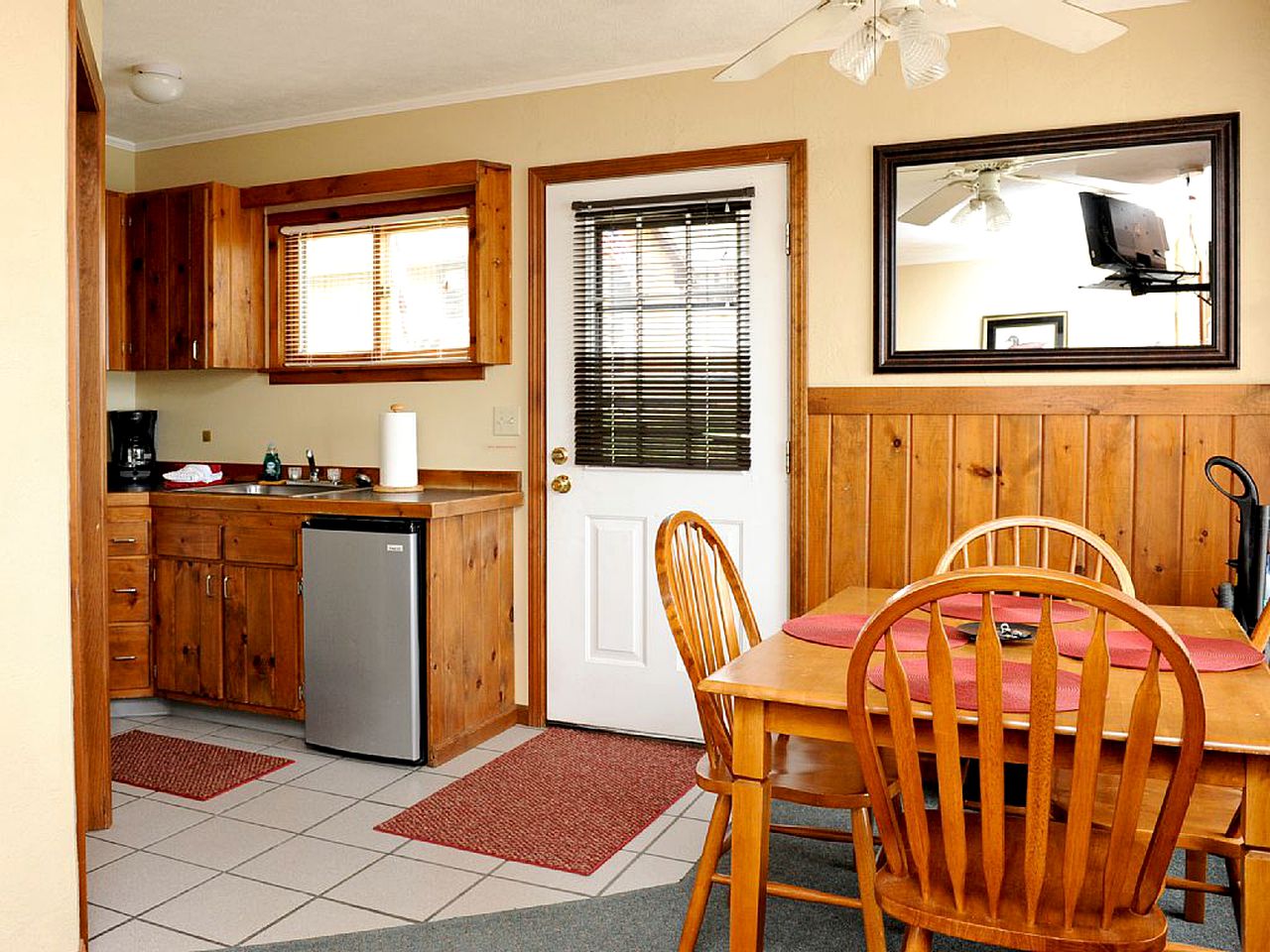 Inviting Summer Vacation Cabin on Clear Lake in Ogemaw County, Michigan