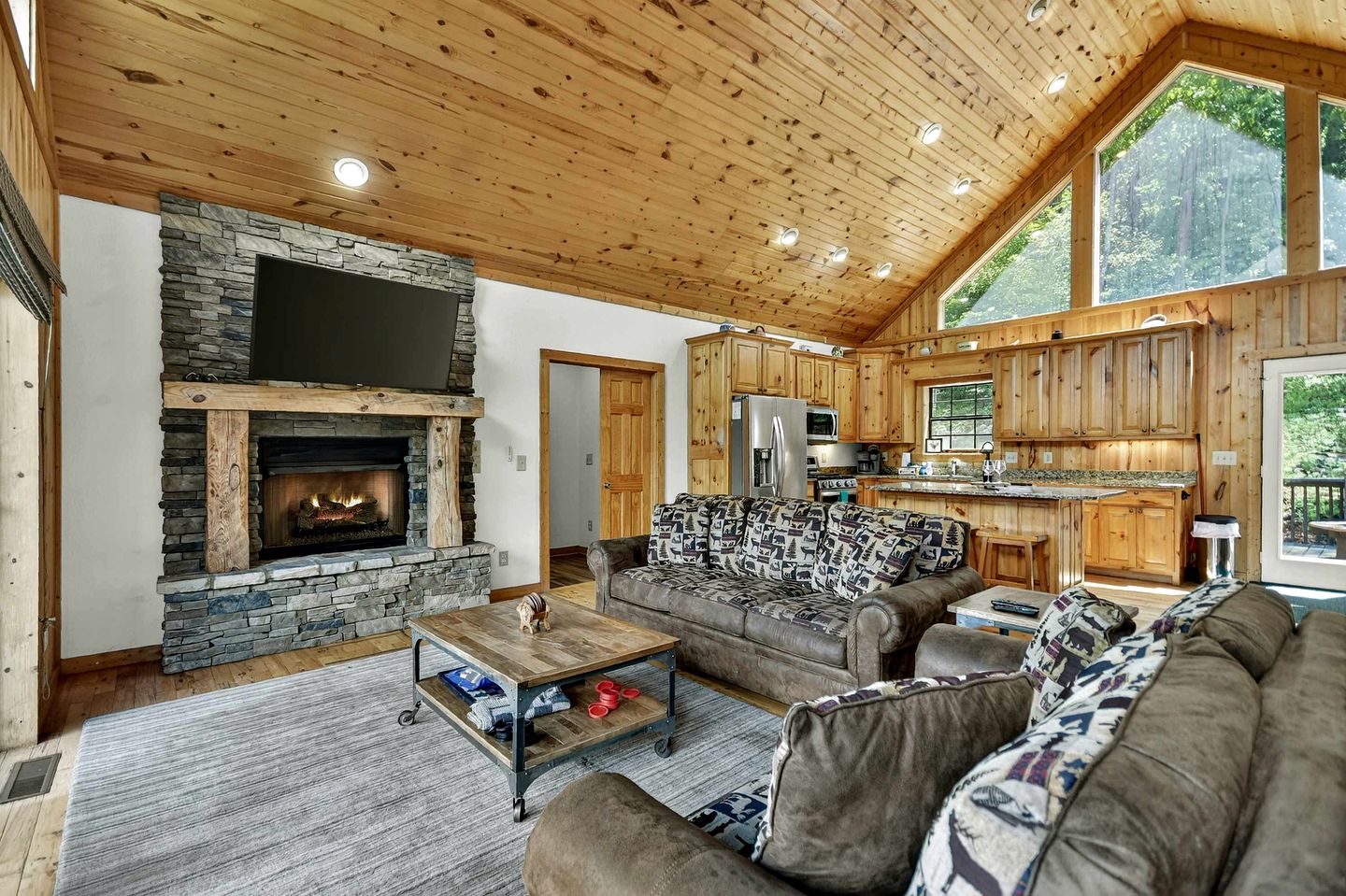 Radiant Mountain Cabin Retreat near Chattahoochee River in Georgia