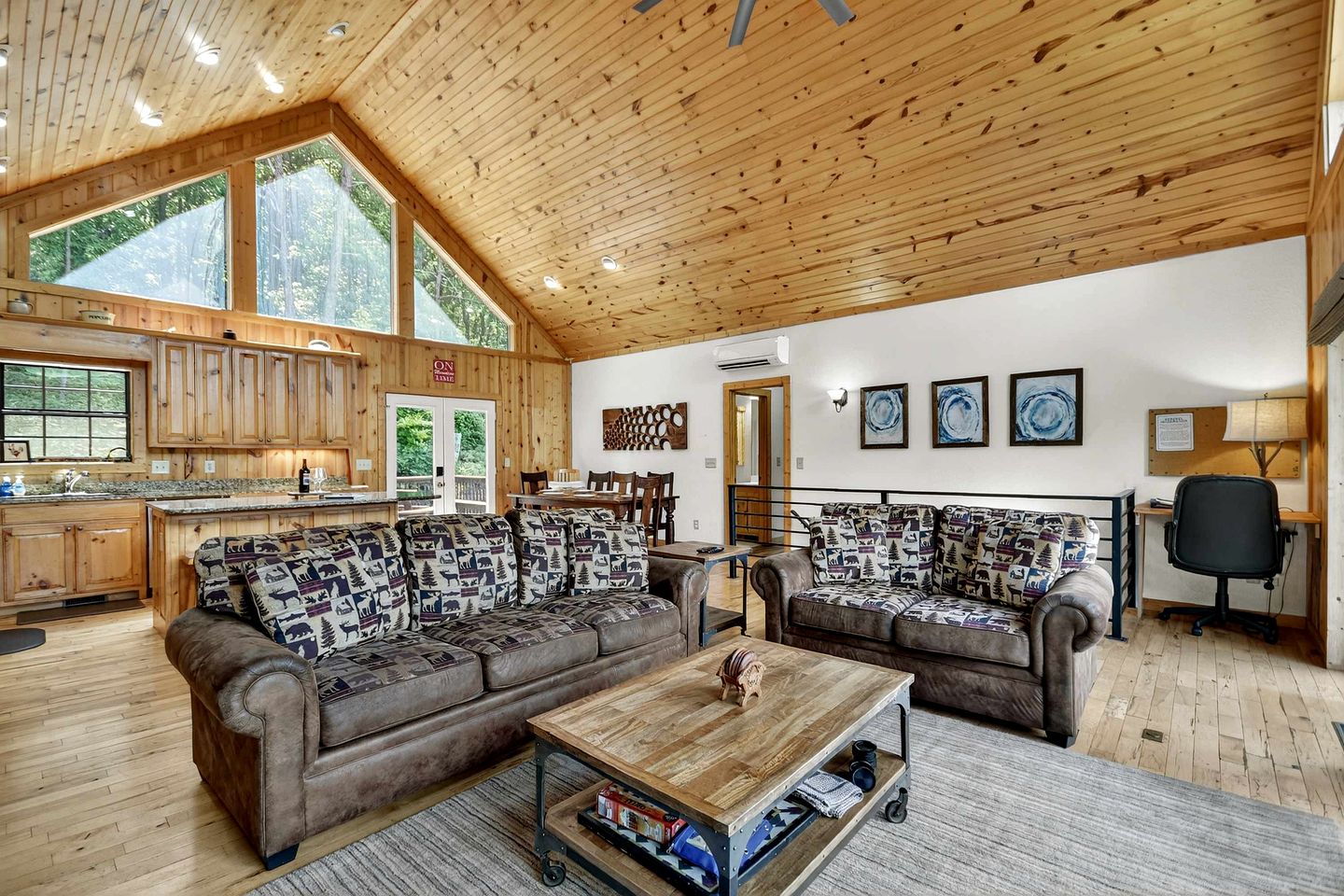 Radiant Mountain Cabin Retreat near Chattahoochee River in Georgia