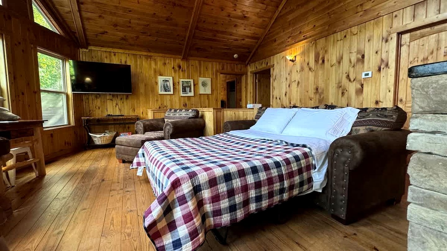 Charming Pet-Friendly Cabin Oasis near Chattahoochee River in Georgia