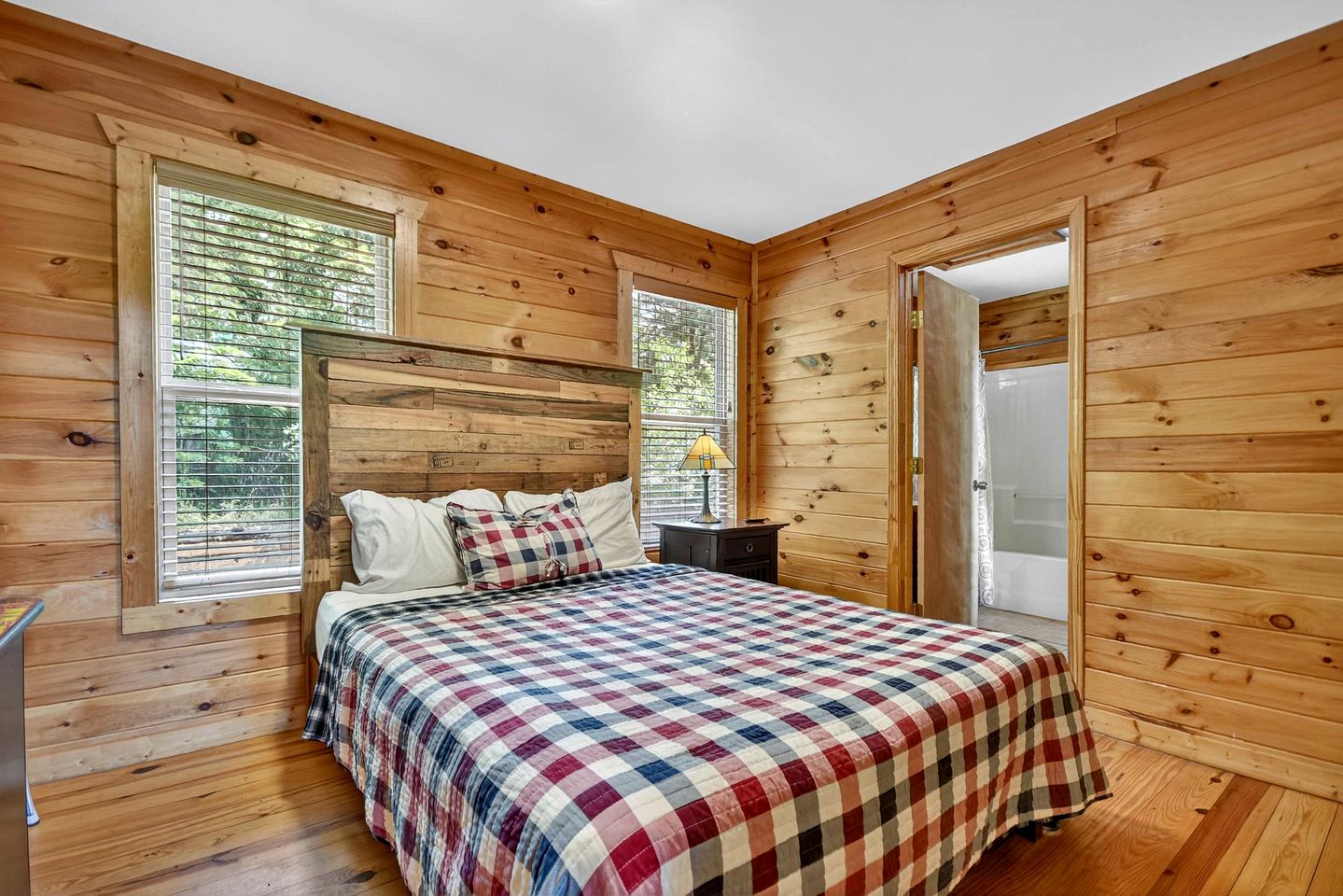 Charming Pet-Friendly Cabin Oasis near Chattahoochee River in Georgia
