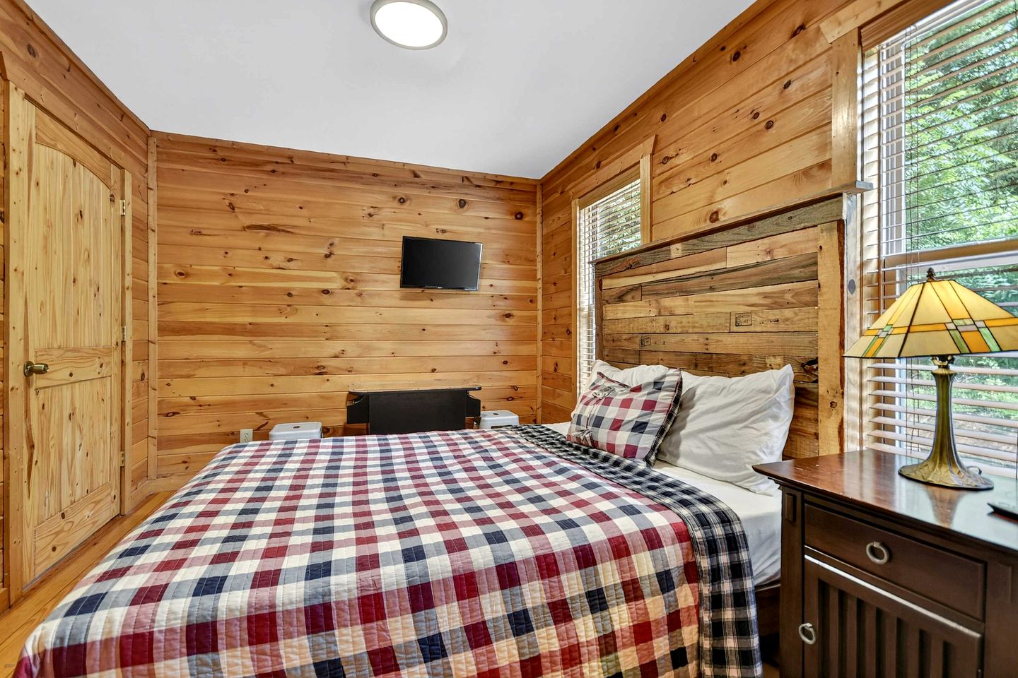 Charming Pet-Friendly Cabin Oasis near Chattahoochee River in Georgia