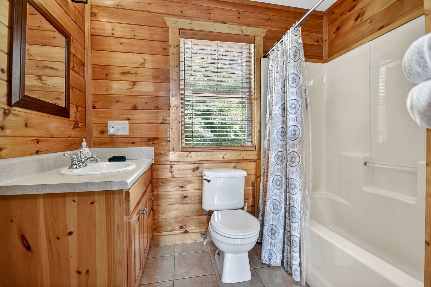 Charming Pet-Friendly Cabin Oasis near Chattahoochee River in Georgia