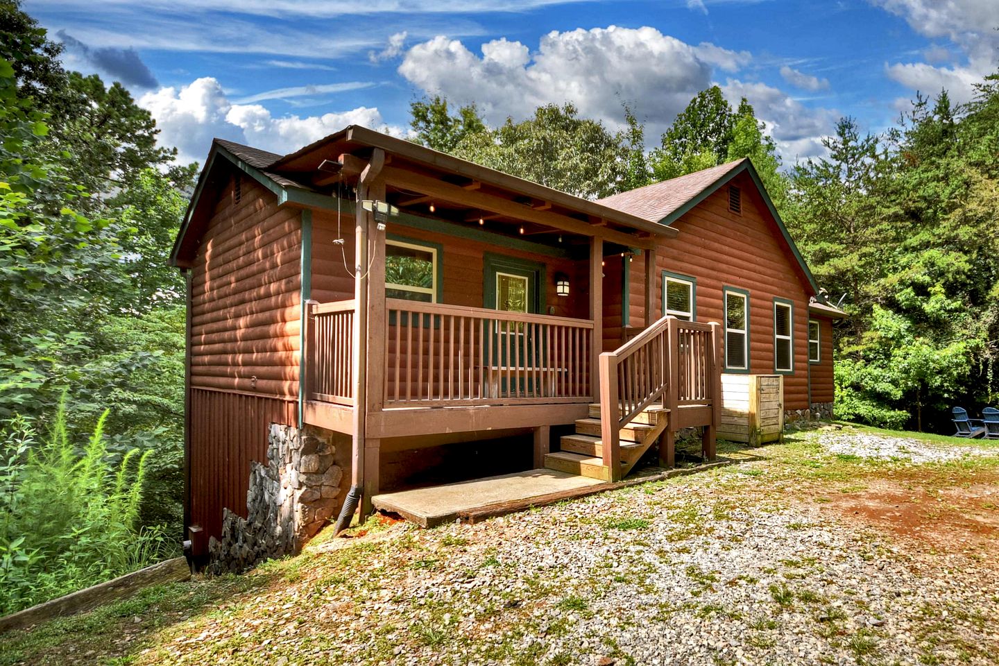 Charming Pet-Friendly Cabin Oasis near Chattahoochee River in Georgia