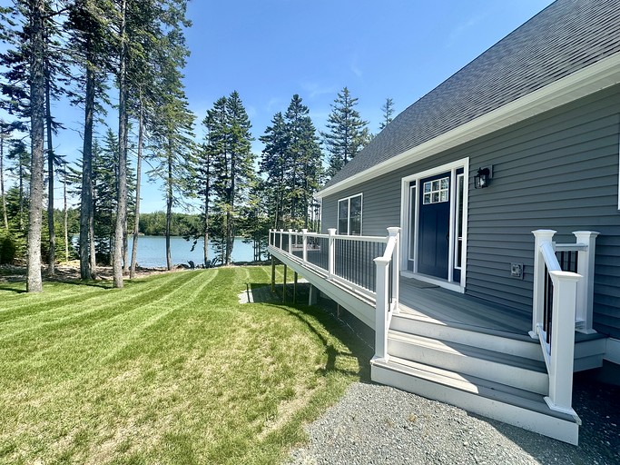 New Build 2023 Waterfront Home near Acadia, hiking & biking, Cabins, Milbridge, United States of