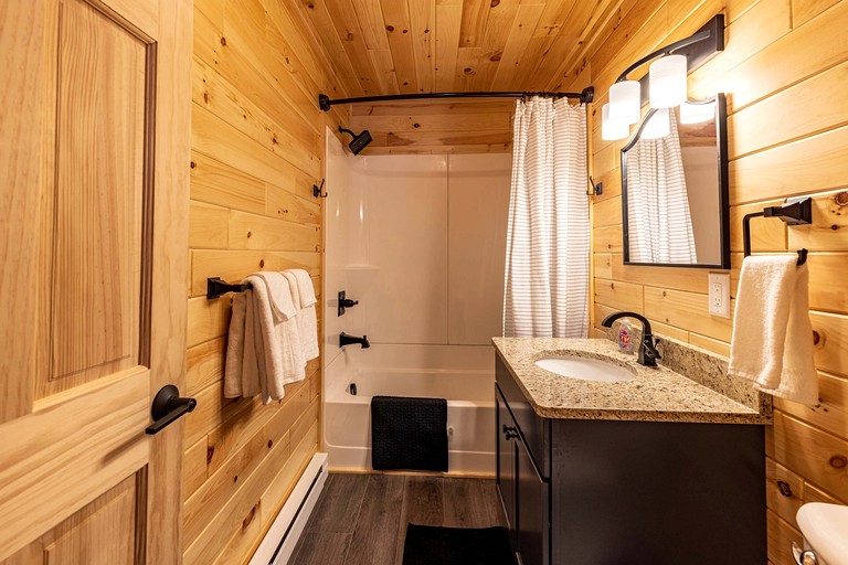 Cabins (United States of America, Paradise, Michigan)