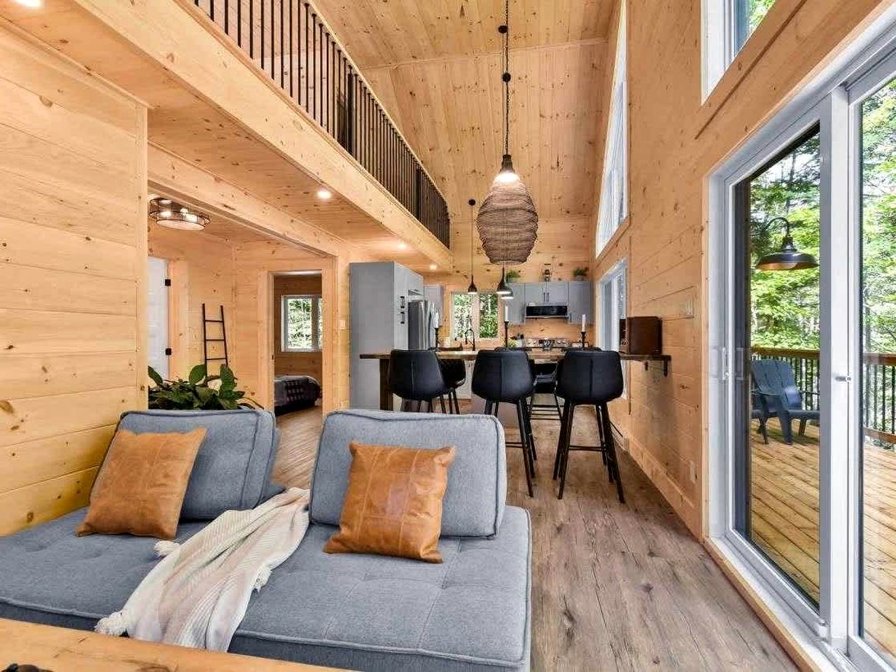 Secluded Forest Cottage with Screened Porch and Trail Access Near Lakes, St-Alphonse-Rodriguez Quebec