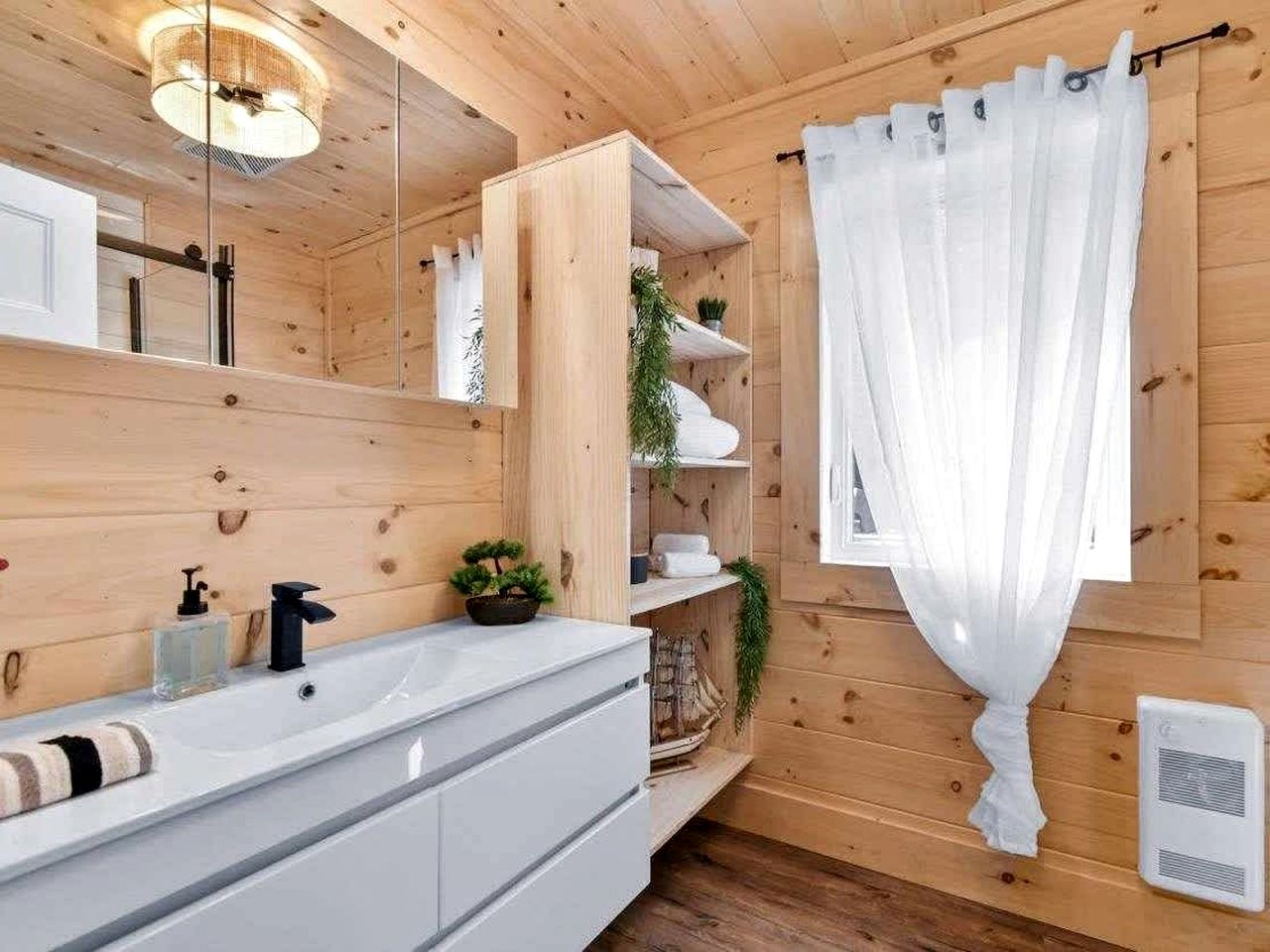 Secluded Forest Cottage with Screened Porch and Trail Access Near Lakes, St-Alphonse-Rodriguez Quebec