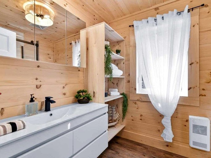 Cottages (Canada, St-Alphonse Rodriguez, Quebec)