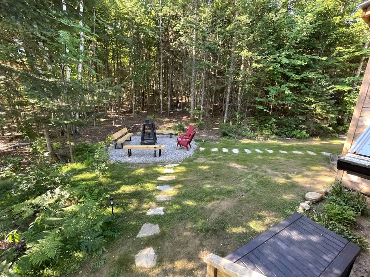 Secluded Forest Cottage with Screened Porch and Trail Access Near Lakes, St-Alphonse-Rodriguez Quebec