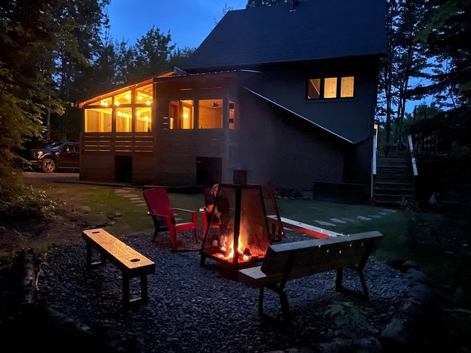 Cottages (Canada, St-Alphonse Rodriguez, Quebec)