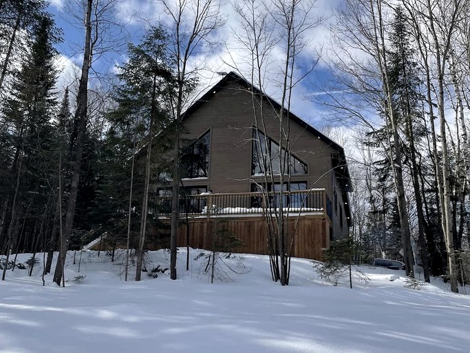 Secluded Forest Cottage with Screened Porch and Trail Access Near Lakes, St-Alphonse-Rodriguez Quebec