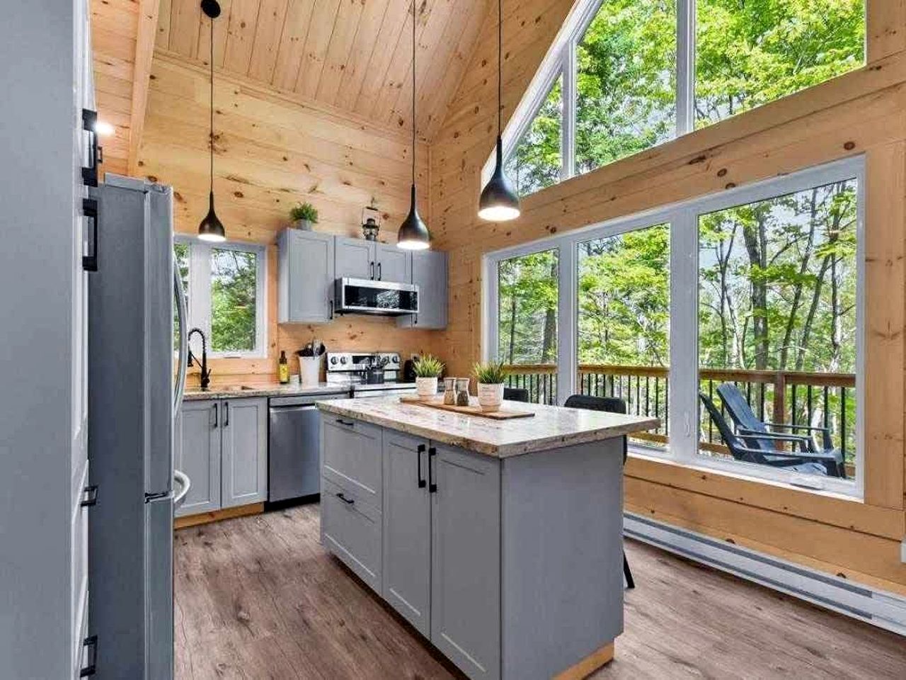 Secluded Forest Cottage with Screened Porch and Trail Access Near Lakes, St-Alphonse-Rodriguez Quebec