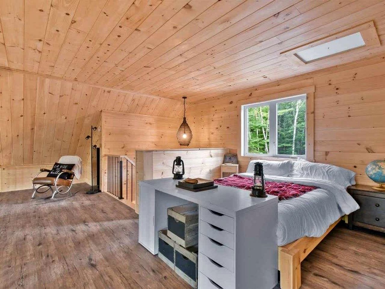 Secluded Forest Cottage with Screened Porch and Trail Access Near Lakes, St-Alphonse-Rodriguez Quebec