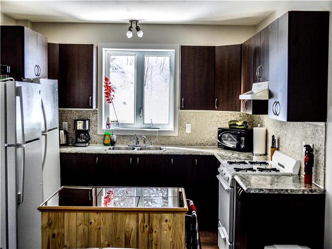 Cabins (Shawinigan, Quebec, Canada)