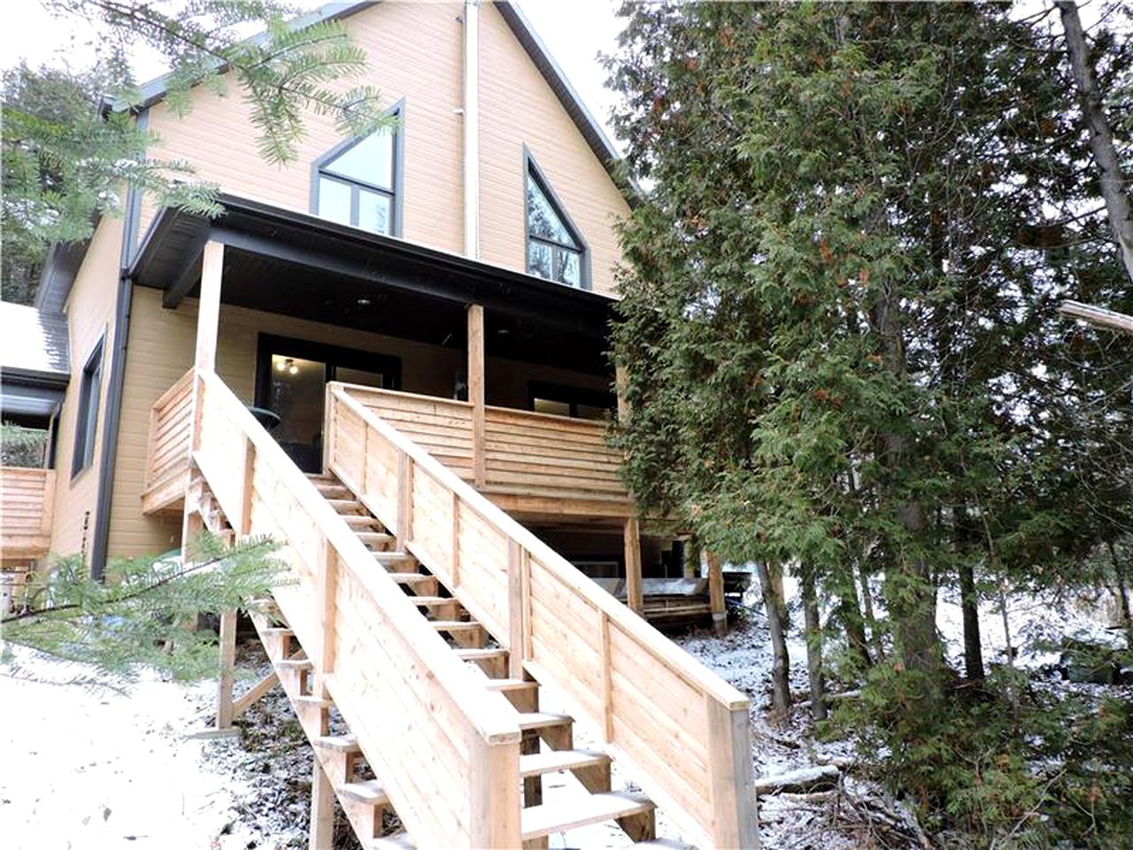 Secluded Rustic Cabin near La Mauricie National Park in Shawinigan, Quebec