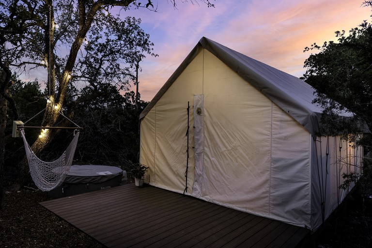 RU *NEW* Cherry Cove, Glamping experience w/ Hot Tub!, Safari Tents