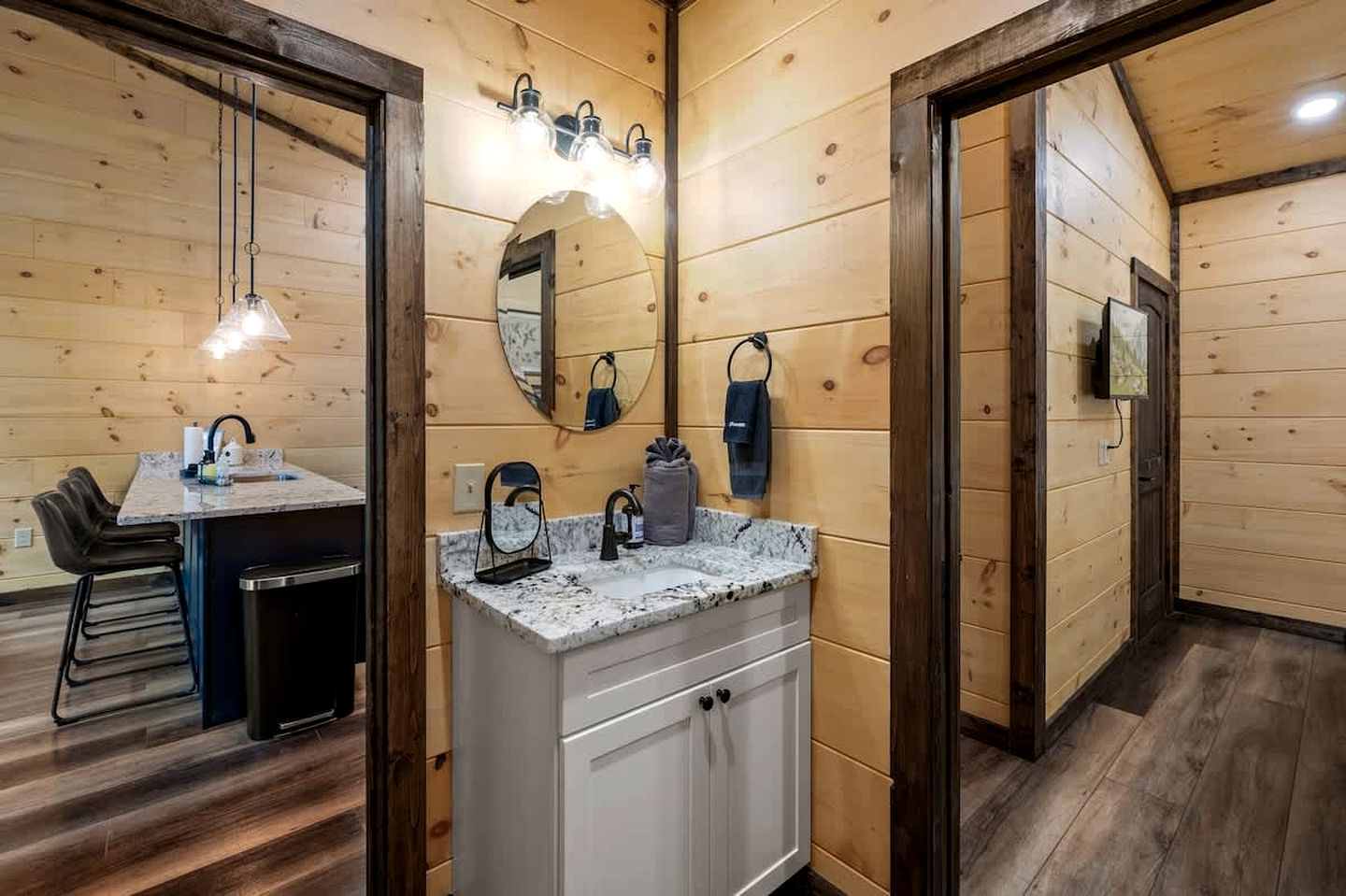 Cozy Mountain Cabin with Hot Tub & Game Room near Great Smoky Mountains – Gatlinburg, TN