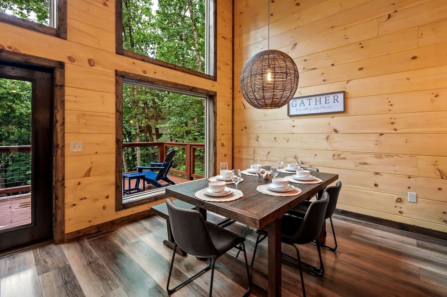 Cozy Mountain Cabin with Hot Tub & Game Room near Great Smoky Mountains – Gatlinburg, TN